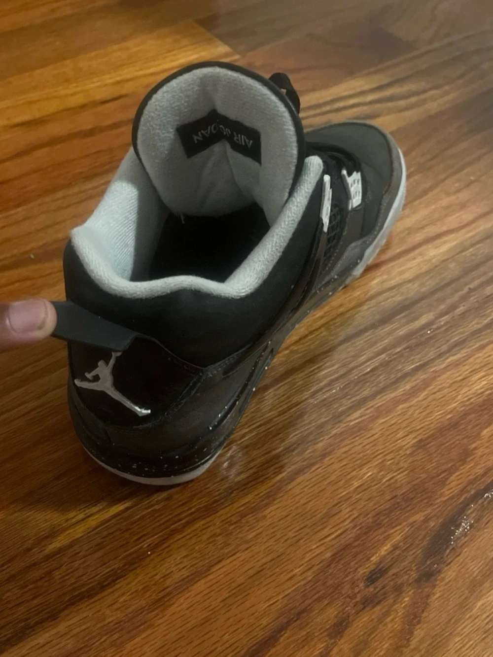 Jordan 4 fears size 9.5
